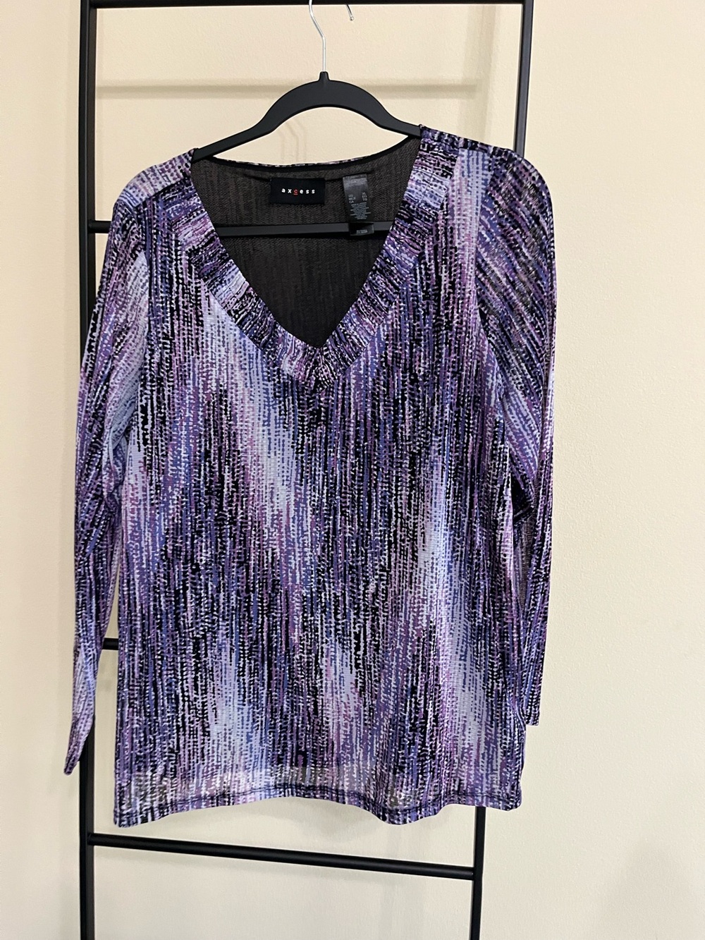 Axcess Womens XL Abstract Print V-Neck Long Sleeve Lined Moody Blouse Top